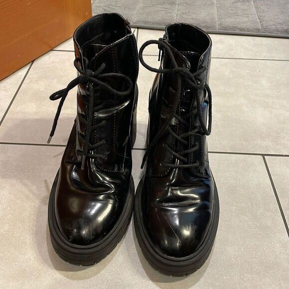 Forever 21 black heeled lace up ankle boots - Picture 1 of 13